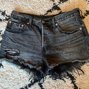 Black Levi’s denim shorts!